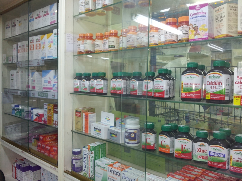 pharmacie-CHATEAUNEUF VILLEVIEILLE-min_pharmacy-218692